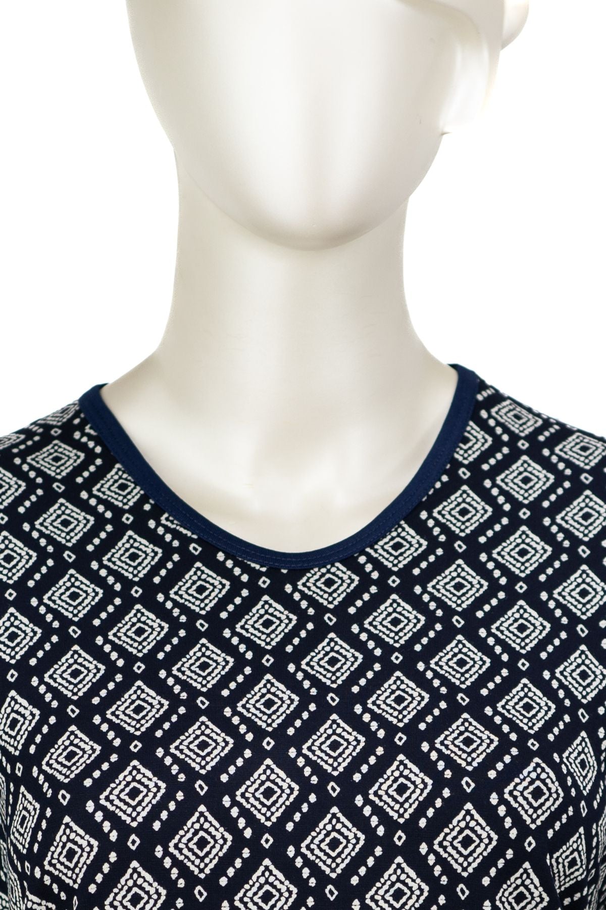 Kadın Turlu Viskon Penye Kumaş Anne Bluz Karanfil Desenli Hafif V Yaka Tam Kalıp Likralı